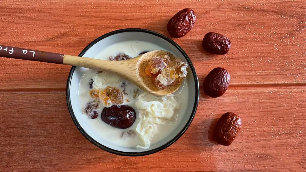 peach-gum-dessert-with-coconut-milk-madam-ng-recipe